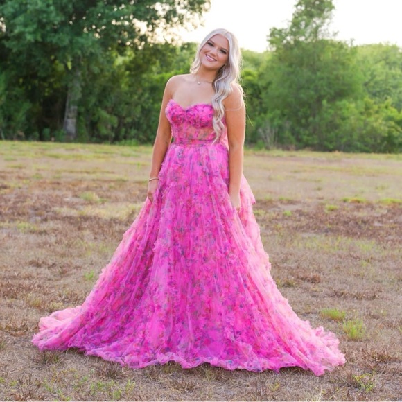 2024- Sherri Hill - Picture 1 of 7